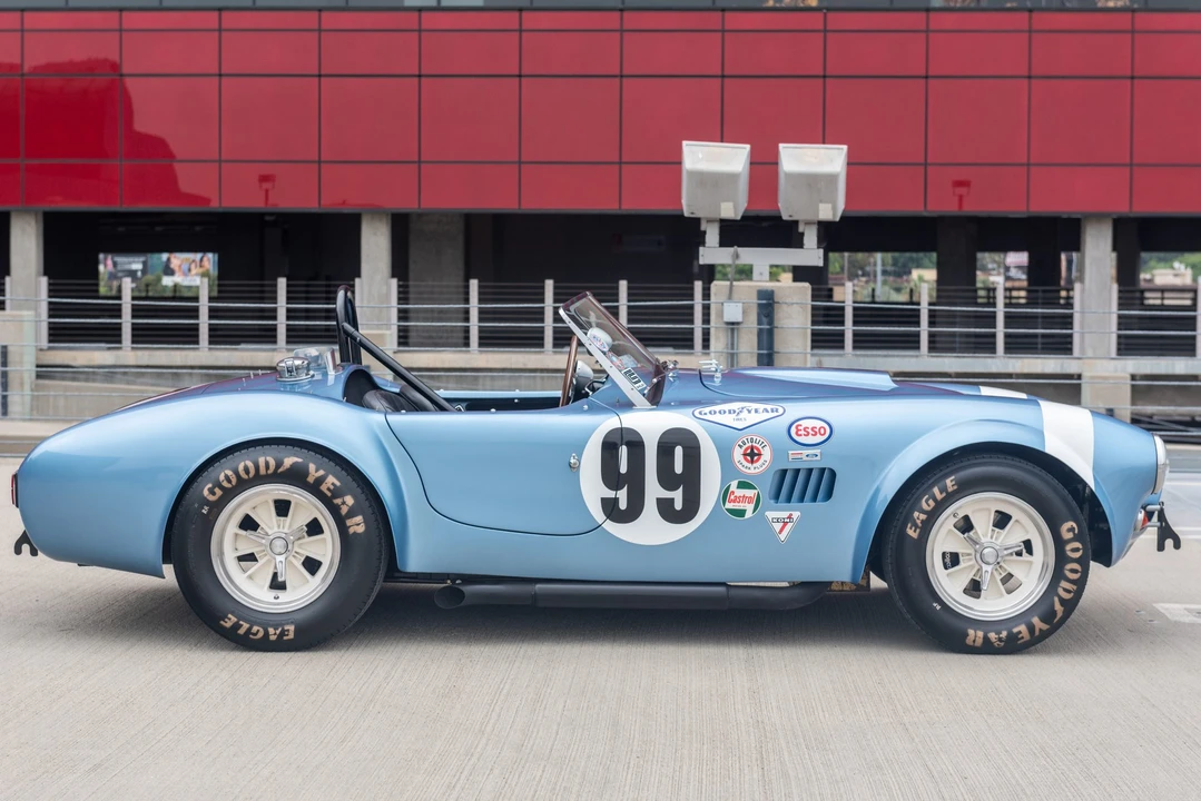 Shelby Cobra Replica - Image 5 of 31