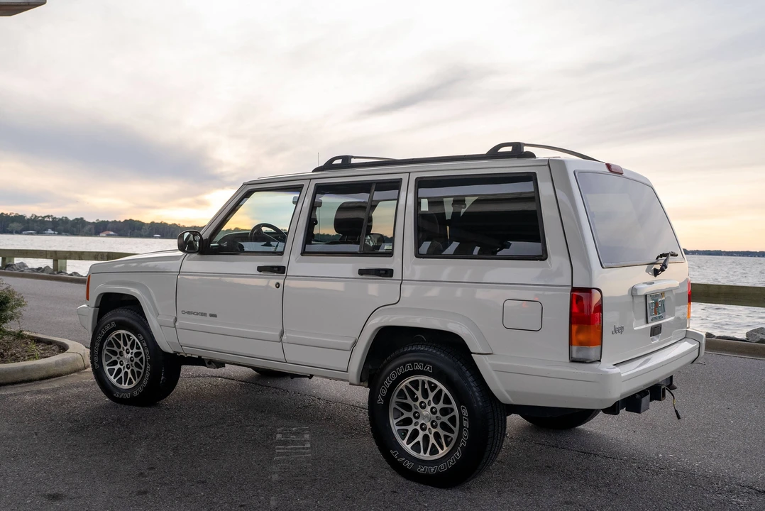 1999 Jeep XJ Cherokee - Image 2 of 11