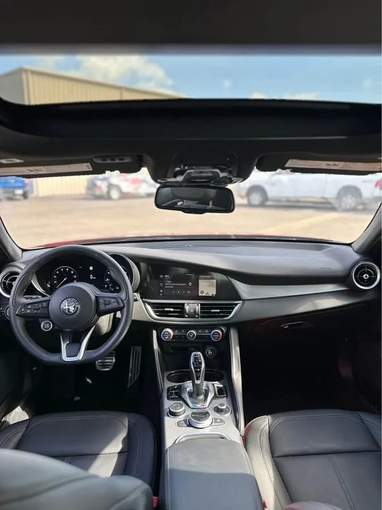 2024 Alfa Romeo Giulia - Image 6 of 9