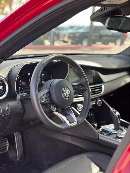 2024 Alfa Romeo Giulia - Image 2 of 9
