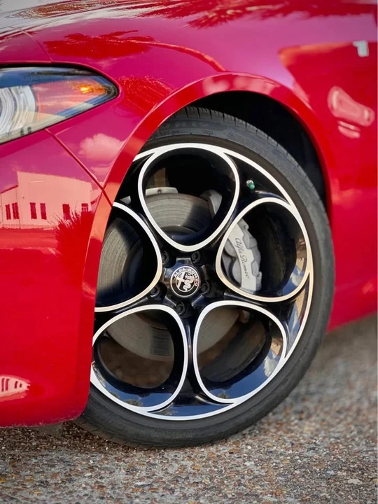 2024 Alfa Romeo Giulia - Image 5 of 9