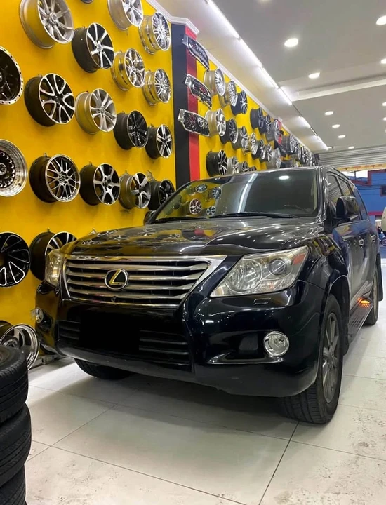 2008 Lexus LX 2nd Gen - Image 5 of 9