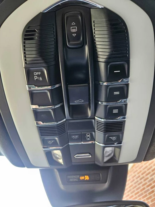 2015 Porsche Macan Turbo - Image 8 of 19