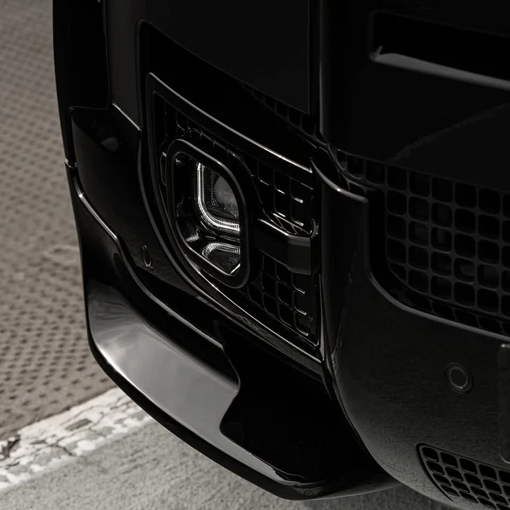 Land Rover Defender - Image 9 of 10