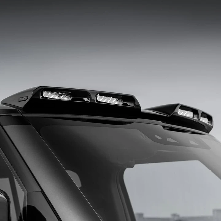 Land Rover Defender - Image 10 of 10