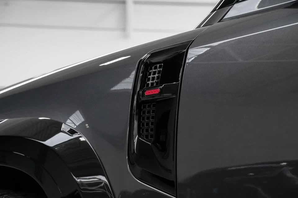 Land Rover Defender - Image 5 of 10