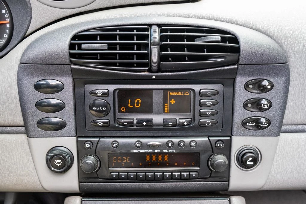 1999 Porsche 996 Carrera - Image 26 of 31
