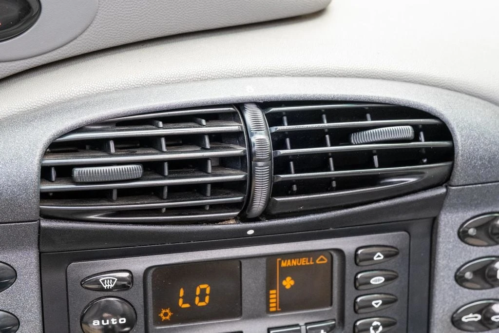 1999 Porsche 996 Carrera - Image 27 of 31