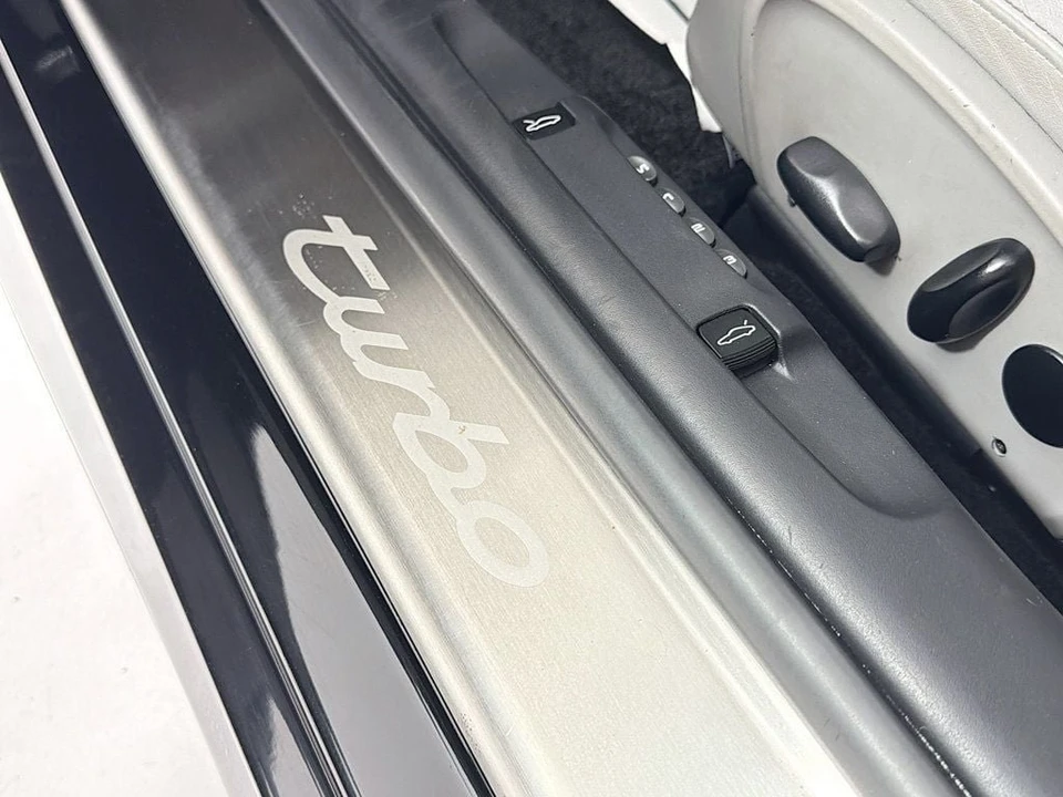 2001 Porsche 911 - Image 15 of 31