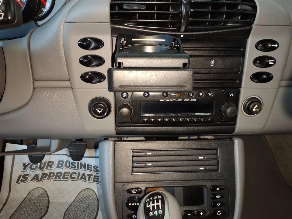 2001 Porsche 996 Carrera - Image 10 of 11