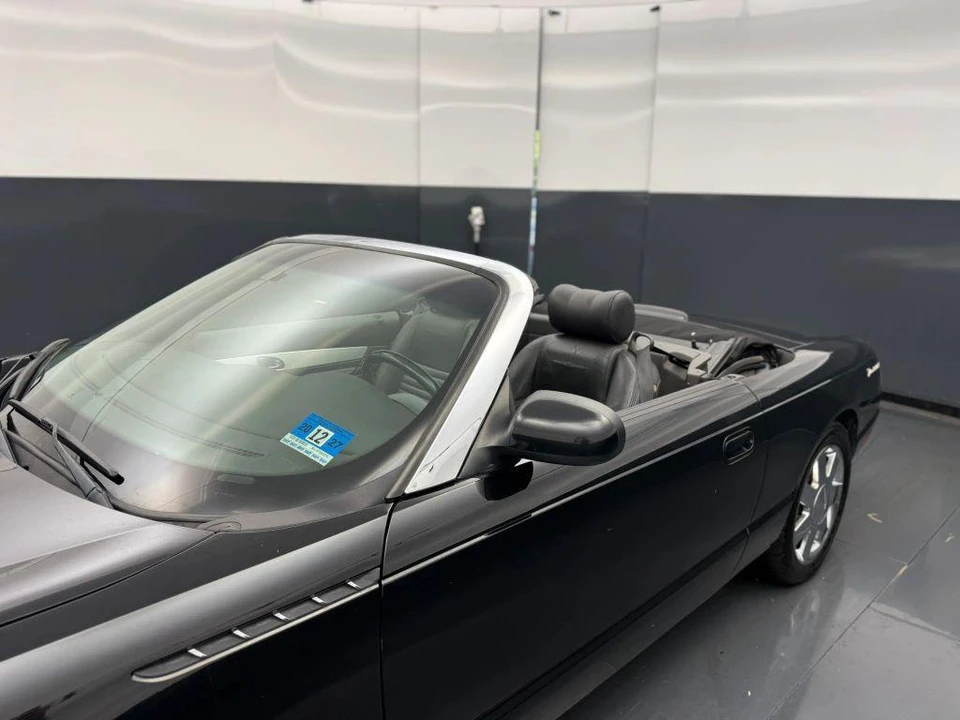 2002 Ford Thunderbird 11th Gen - Image 9 of 26