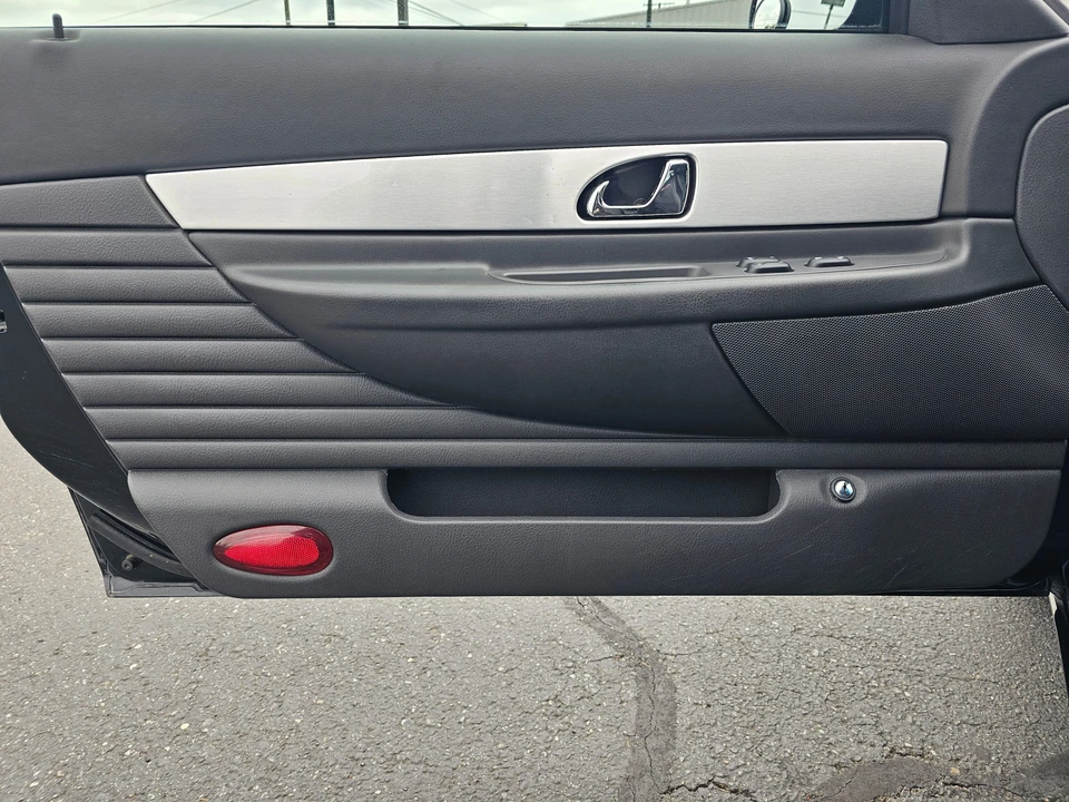 2002 Ford Thunderbird 11th Gen - Image 17 of 30