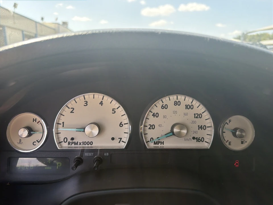 2004 Ford Thunderbird 11th Gen - Image 10 of 18