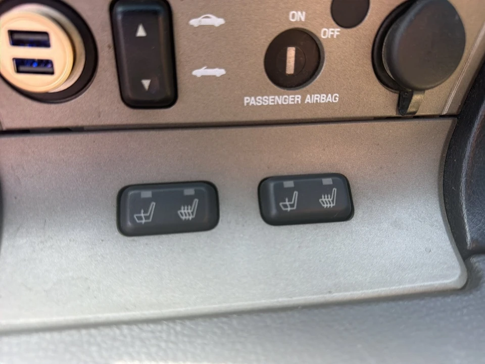 2004 Ford Thunderbird 11th Gen - Image 15 of 18