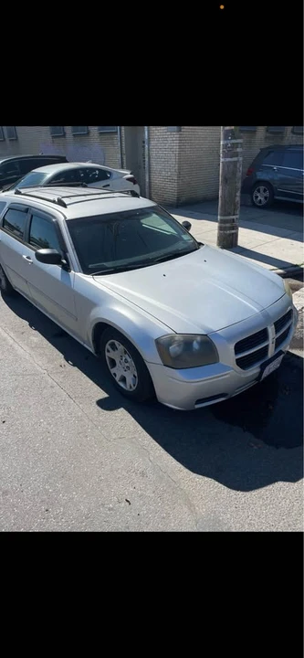 2005 Dodge Magnum 2nd Gen Wagon - Image 5 of 6