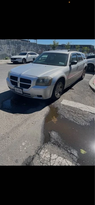 2005 Dodge Magnum 2nd Gen Wagon - Image 3 of 6