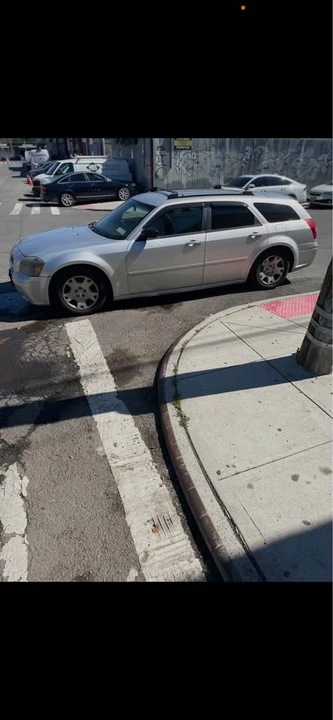 2005 Dodge Magnum 2nd Gen Wagon - Image 6 of 6