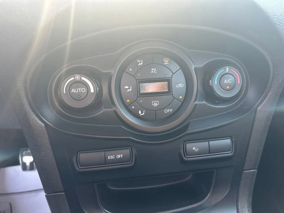 2015 Ford Fiesta - Image 8 of 14