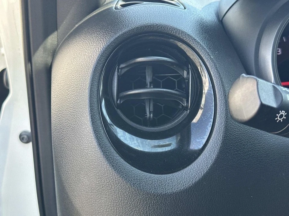 2015 Nissan Juke - Image 27 of 29
