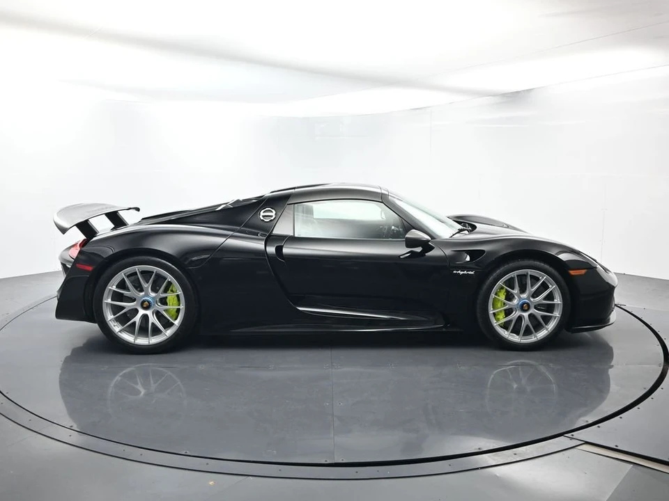 2015 Porsche 918 Spyder - Image 15 of 31