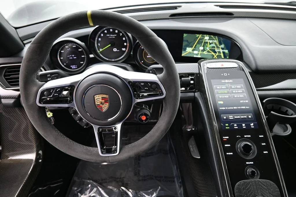2015 Porsche 918 Spyder - Image 6 of 31