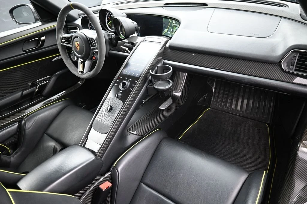 2015 Porsche 918 Spyder - Image 25 of 31