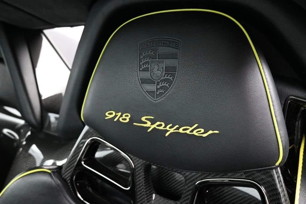 2015 Porsche 918 Spyder - Image 22 of 31