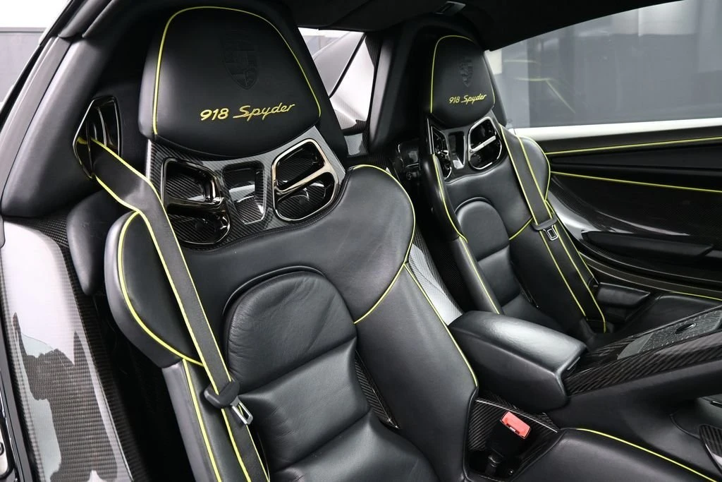 2015 Porsche 918 Spyder - Image 24 of 31