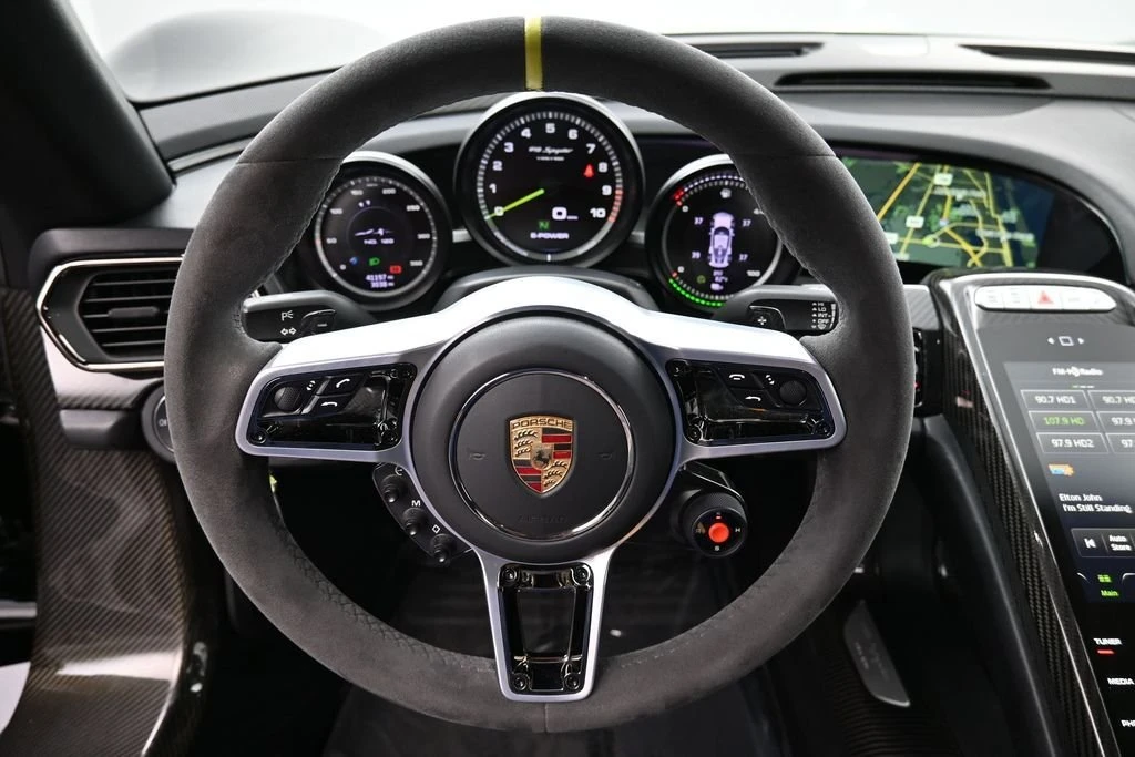 2015 Porsche 918 Spyder - Image 7 of 31