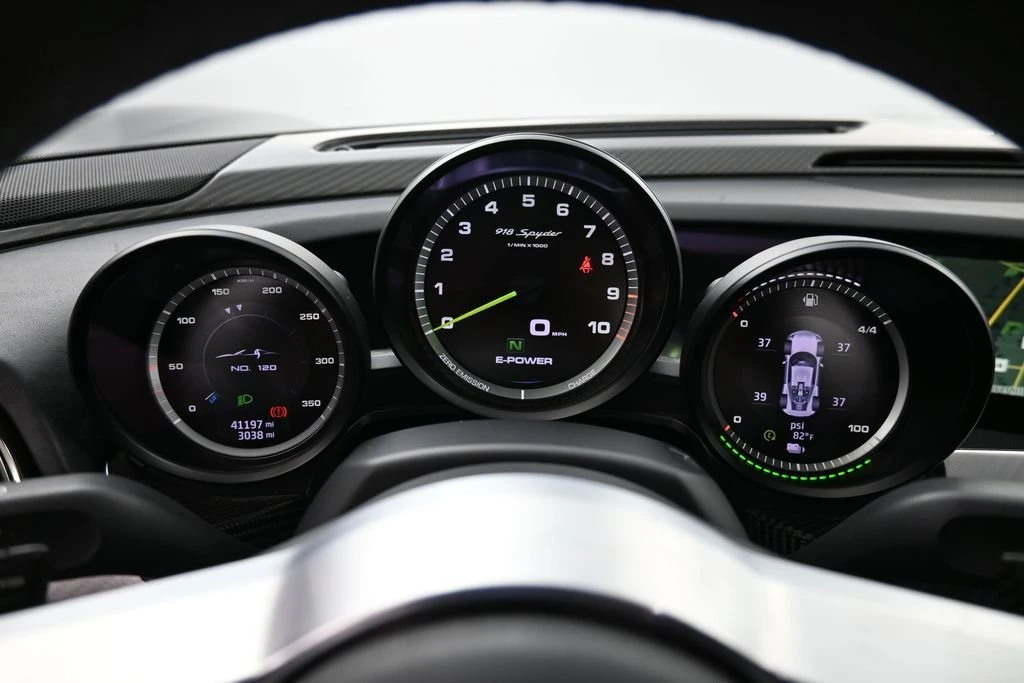 2015 Porsche 918 Spyder - Image 8 of 31