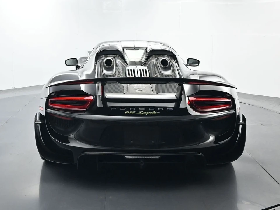 2015 Porsche 918 Spyder - Image 12 of 31