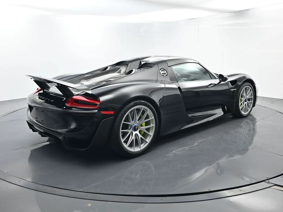 2015 Porsche 918 Spyder - Image 14 of 31