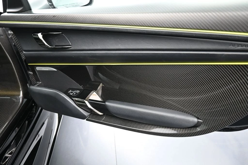 2015 Porsche 918 Spyder - Image 26 of 31