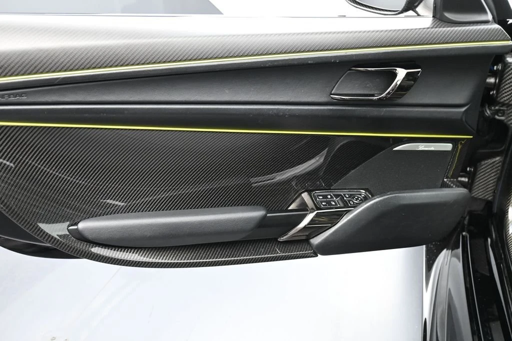 2015 Porsche 918 Spyder - Image 20 of 31