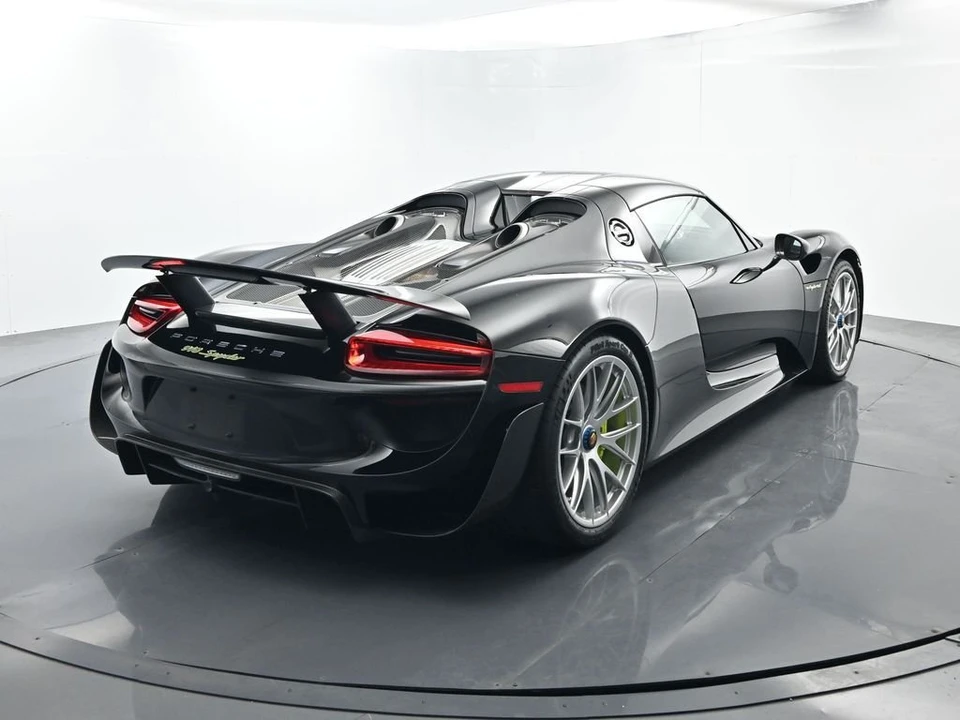 2015 Porsche 918 Spyder - Image 13 of 31