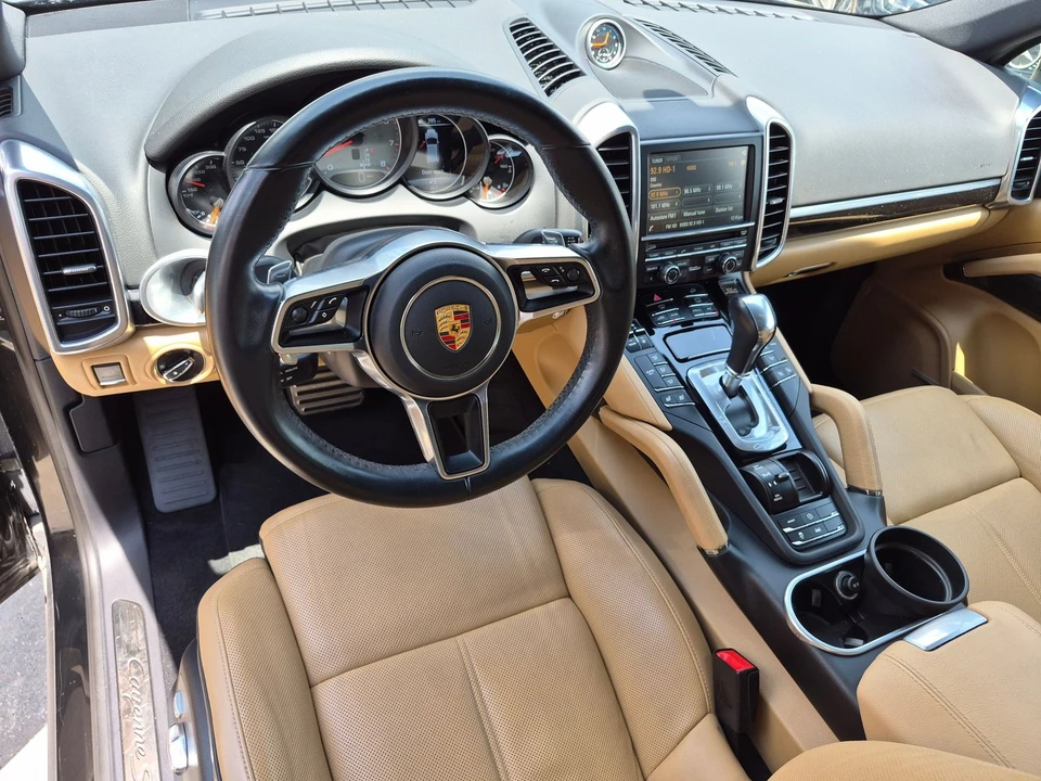 2015 Porsche 958 Cayenne S - Image 10 of 26