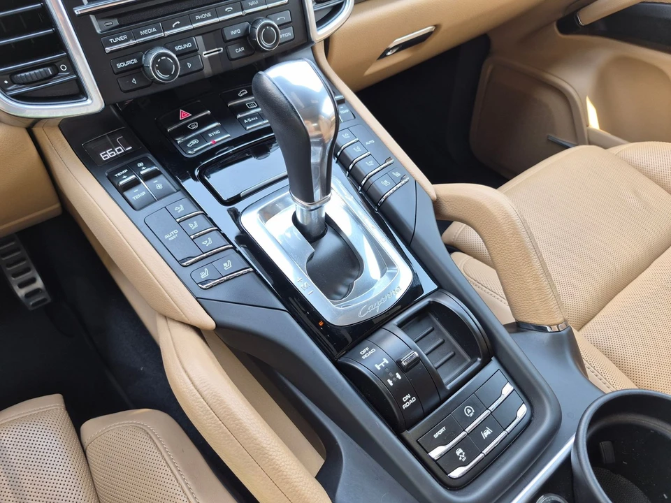 2015 Porsche 958 Cayenne S - Image 16 of 26