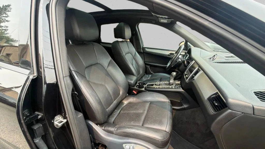 2015 Porsche Macan - Image 15 of 20