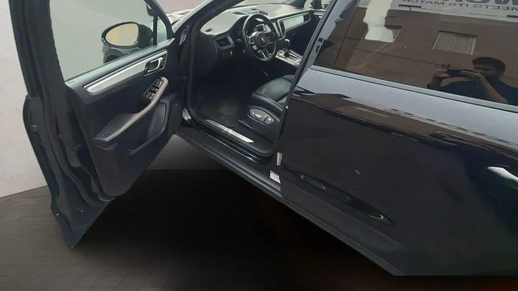 2015 Porsche Macan - Image 11 of 20