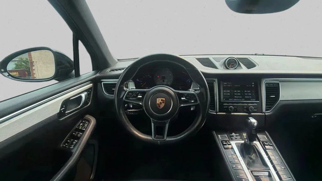 2015 Porsche Macan - Image 17 of 20
