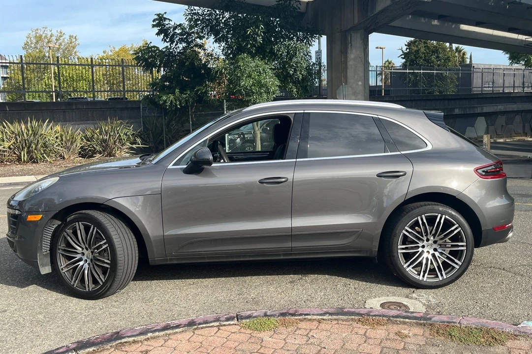 2016 Porsche Macan S - Image 2 of 11