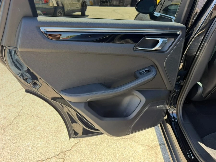 2016 Porsche Macan S - Image 12 of 18