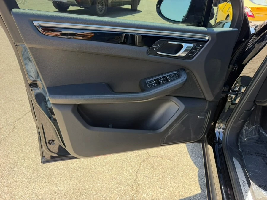 2016 Porsche Macan S - Image 16 of 18