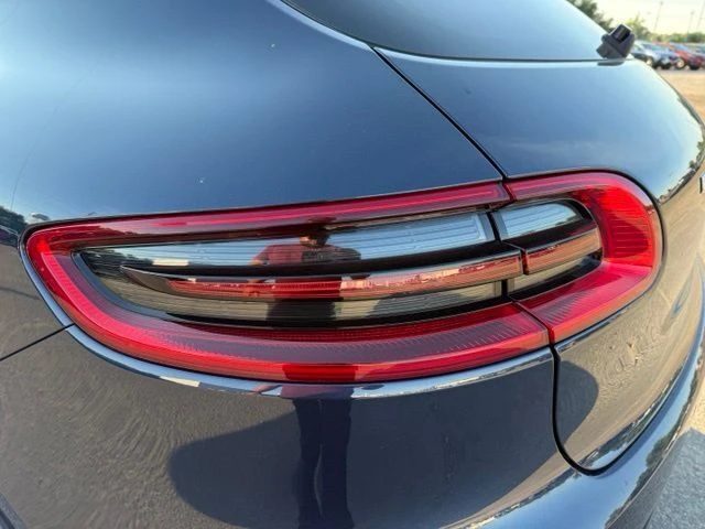 2016 Porsche Macan S - Image 12 of 26