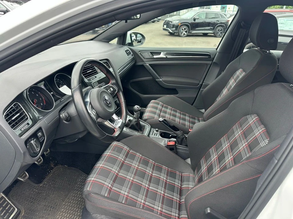 2016 Volkswagen GTI Mk7 - Image 9 of 12