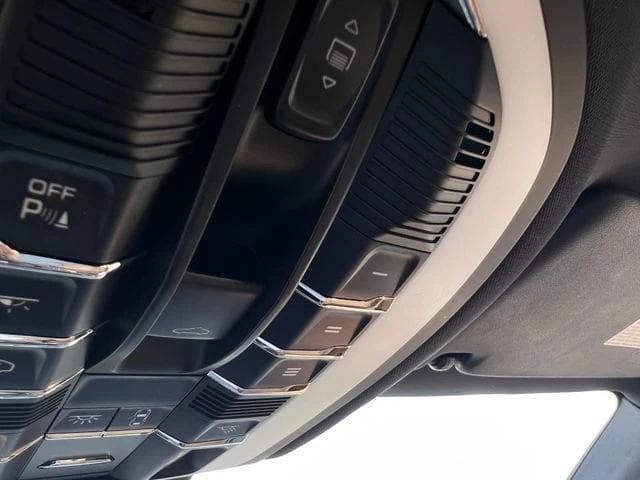2017 Porsche Macan S - Image 24 of 31