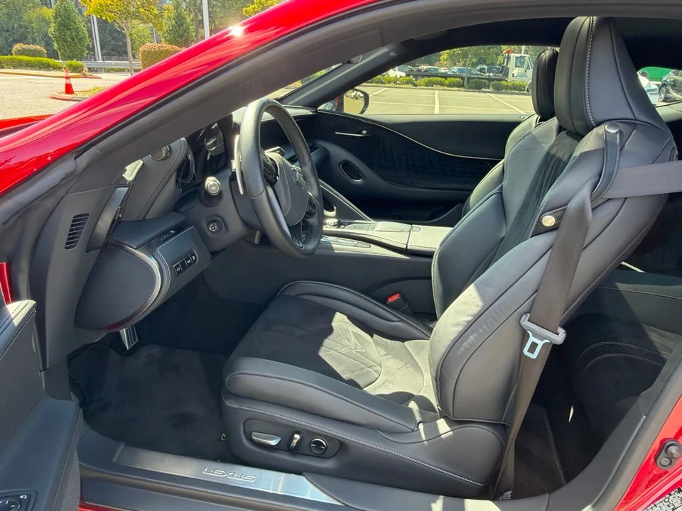 2018 Lexus LC - Image 6 of 6