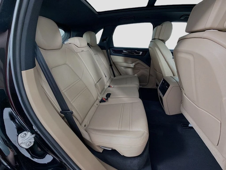 2019 Porsche Cayenne - Image 28 of 31