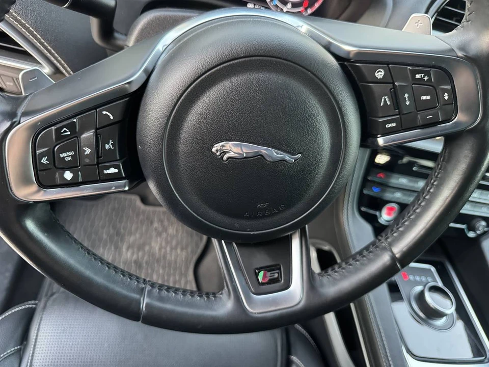 2020 Jaguar F-Pace - Image 20 of 22
