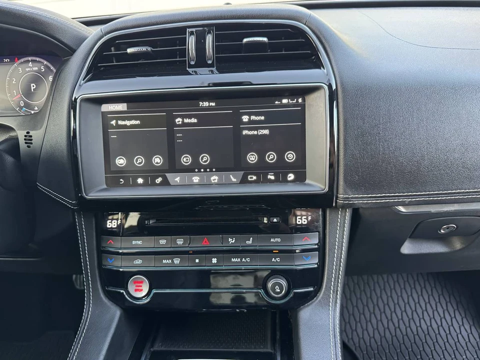 2020 Jaguar F-Pace - Image 9 of 22